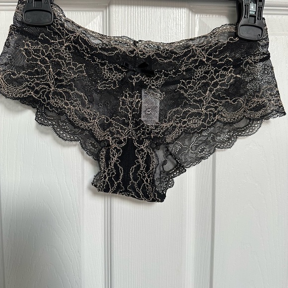 Black and ivory two piece lace lingerie by DKNY in sz S - Picture 4 of 6